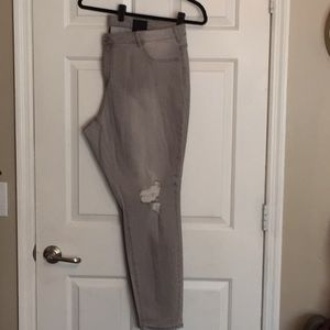 Light grey low rise super stretch skinny jean